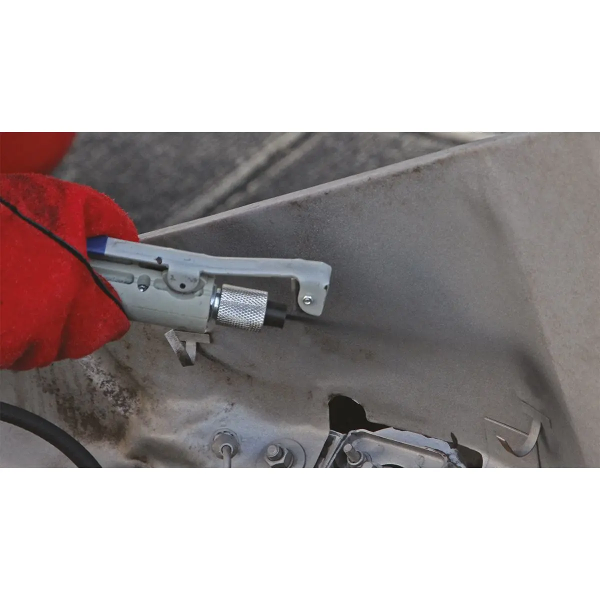 Sealey Shot Blaster with Water Trap & Wheels 37L - Image 7