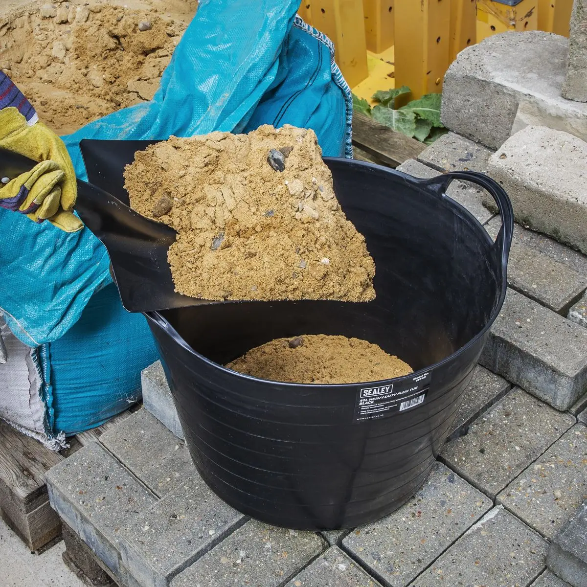 Sealey Shovel with 710mm Wooden Handle - Image 2