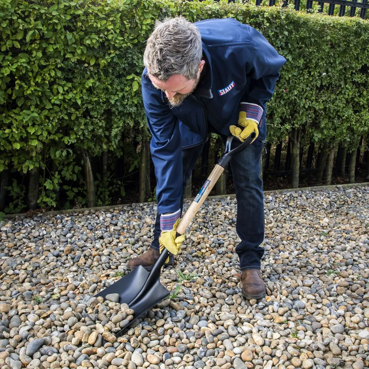 Sealey Shovel with 710mm Wooden Handle - Image 3
