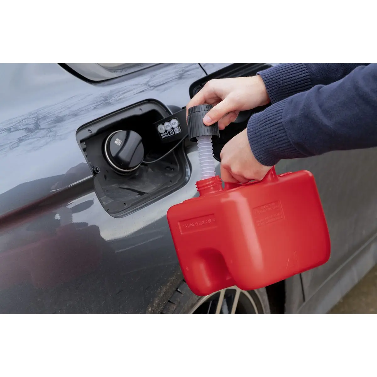 Sealey Stackable Fuel Can 3L - Red - Image 3