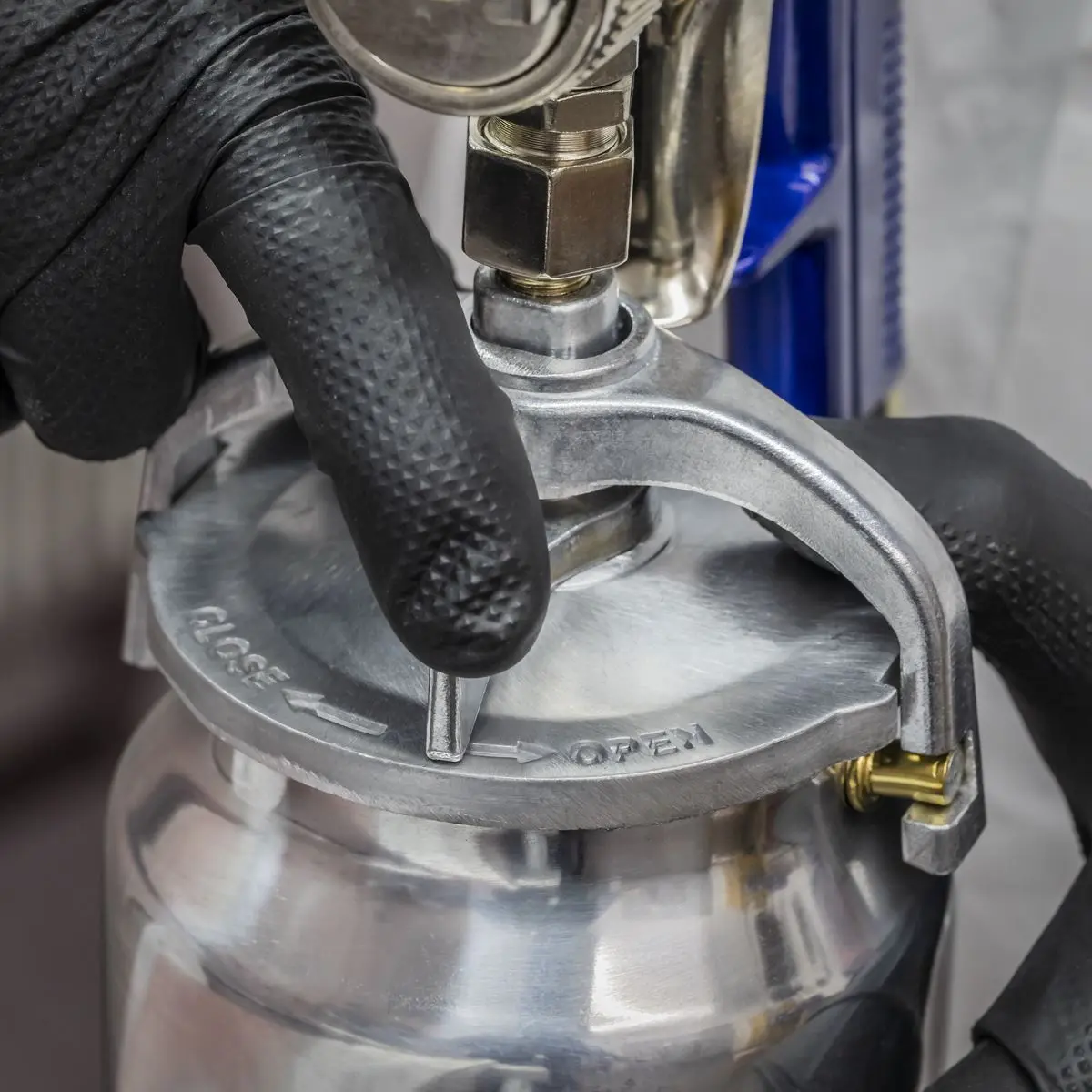 Sealey Suction Feed Spray Gun 1.7mm Set-Up - Image 5