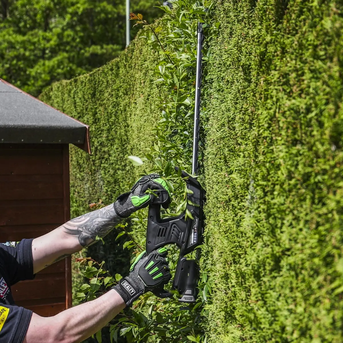 Sealey SV10.8 Series Cordless Hedge Trimmer 10.8V - Body Only - Image 6