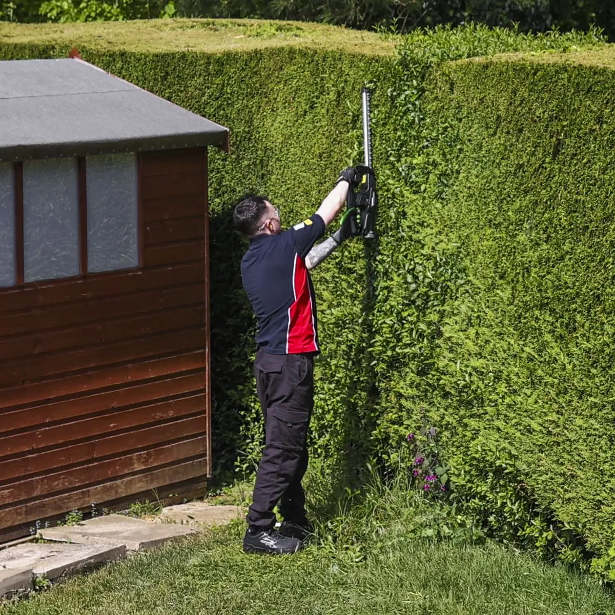 Sealey SV10.8 Series Cordless Hedge Trimmer 10.8V - Body Only - Image 8