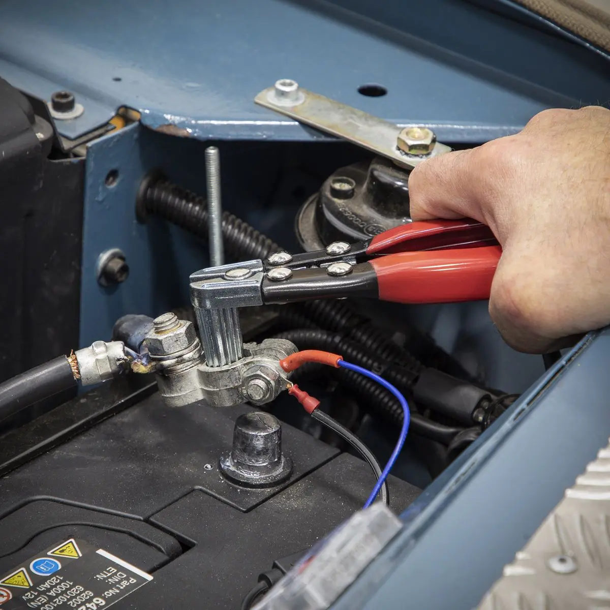 Sealey Terminal Spreader & Cleaner Tool Battery - Image 5