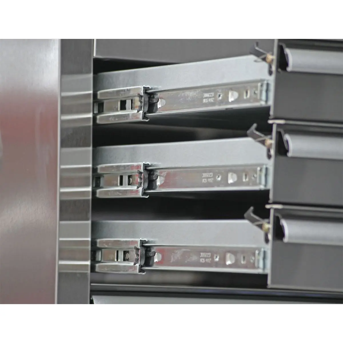 Sealey Premier Topchest 4 Drawer 675mm Stainless Steel Heavy-Duty - Image 5
