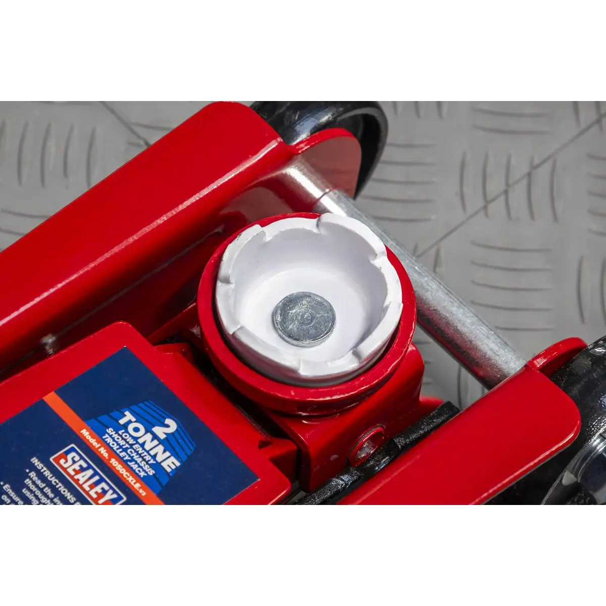 Sealey Low Profile Short Chassis Trolley Jack 2 Tonne - Image 3