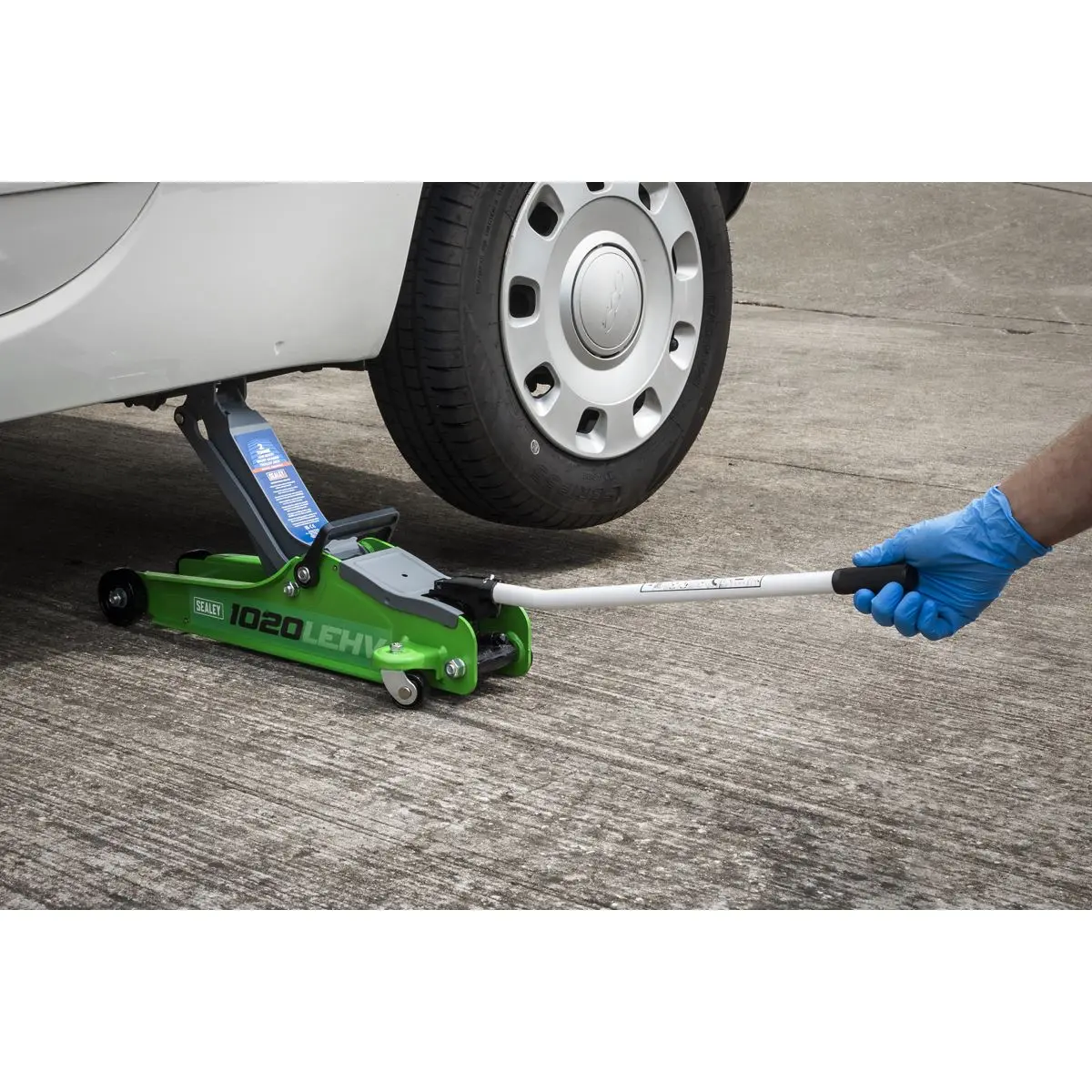 Sealey Trolley Jack 2tonne Low Entry Short Chassis - Hi-Vis Green - Image 10