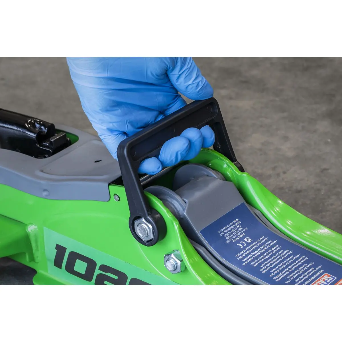 Sealey Trolley Jack 2tonne Low Entry Short Chassis - Hi-Vis Green - Image 9