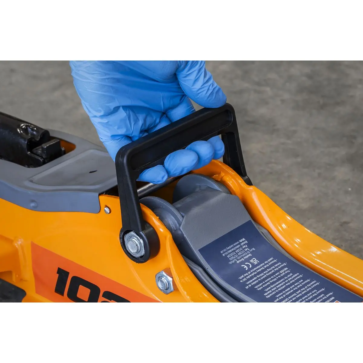Sealey Low Profile Short Chassis Trolley Jack 2 Tonne - Orange - Image 9