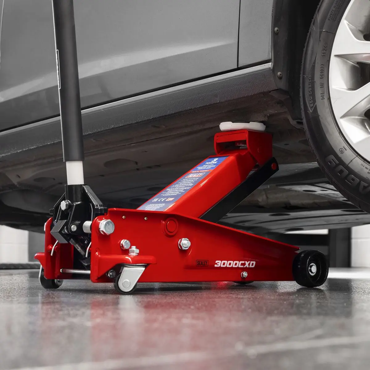 Sealey Standard Chassis Trolley Jack 3 Tonne - Image 8