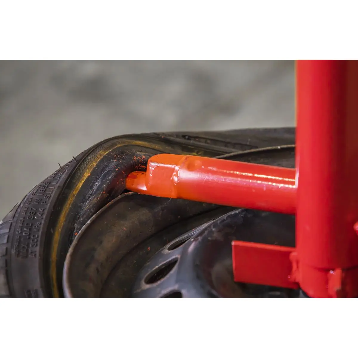 Sealey Tyre Changer Manual Operation - Image 4