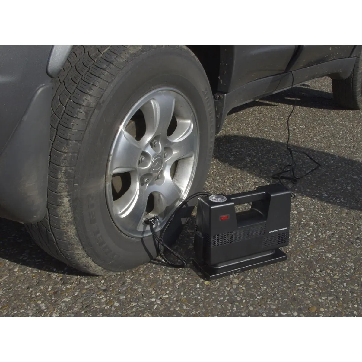 Sealey Tyre Inflator/Air Compressor 12V Heavy-Duty - Image 5