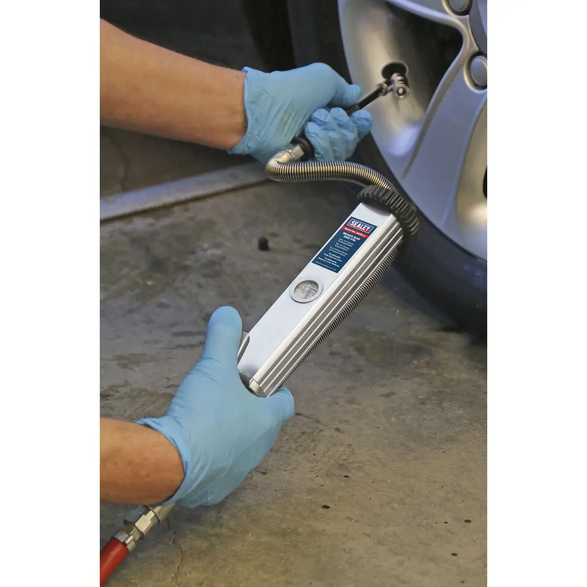 Sealey Tyre Inflator Long Type with Twin Push-On Connector - Image 3