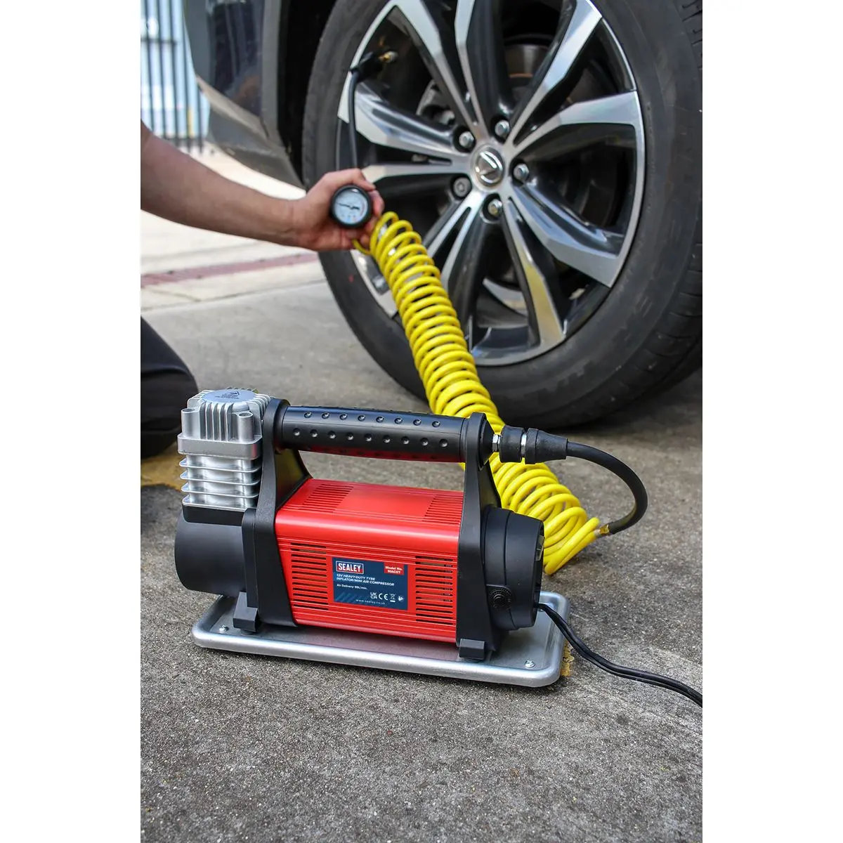 Sealey Tyre Inflator/Mini Air Compressor 12V Heavy-Duty - Image 6