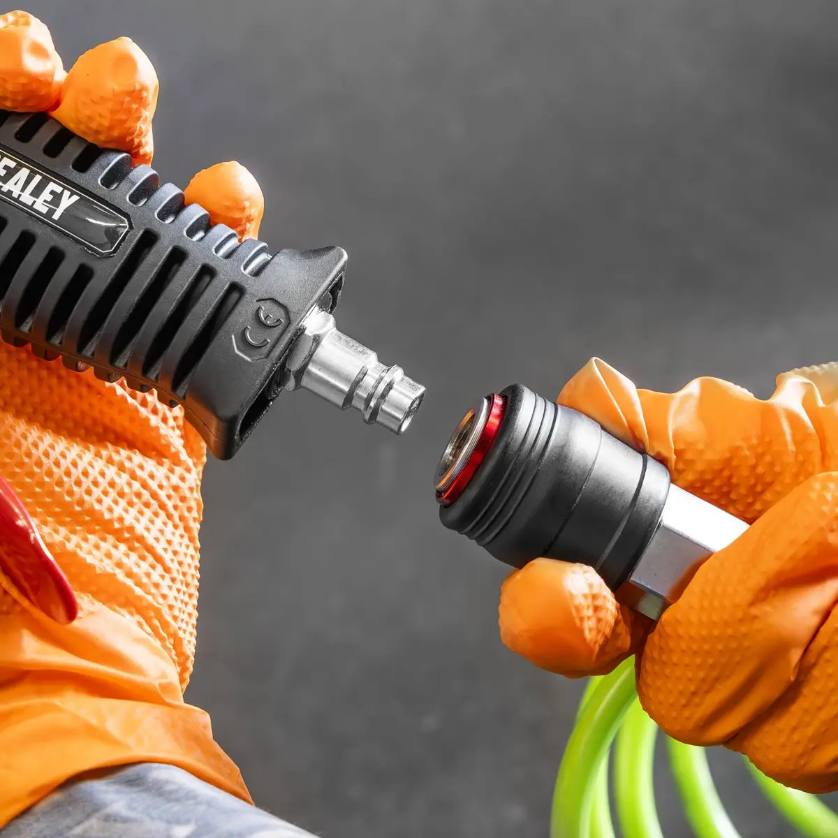Sealey Tyre Inflator with Push-On Connector - Image 2