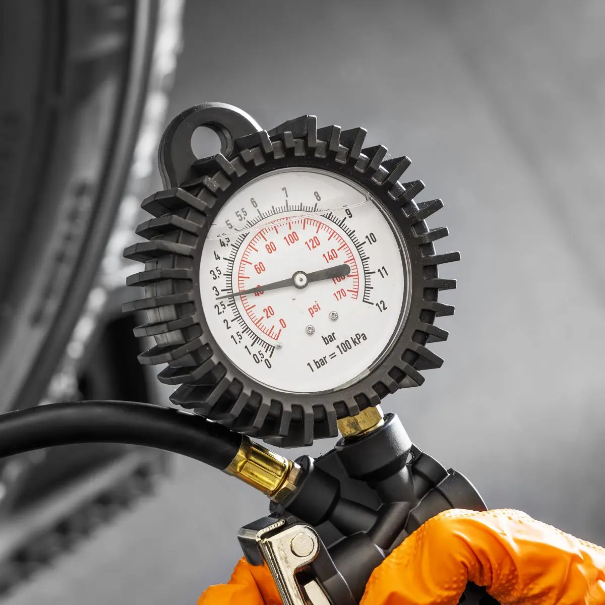 Sealey Tyre Inflator with Push-On Connector - Image 4