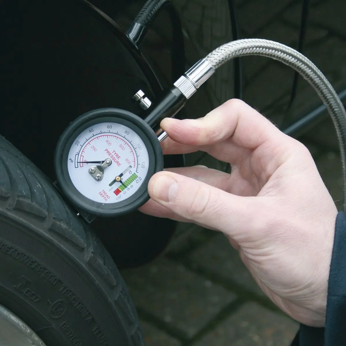 Sealey Tyre Pressure Gauge & Tyre Tread Depth Gauge - Flexible Hose 0-8bar(0-120psi) - Image 2
