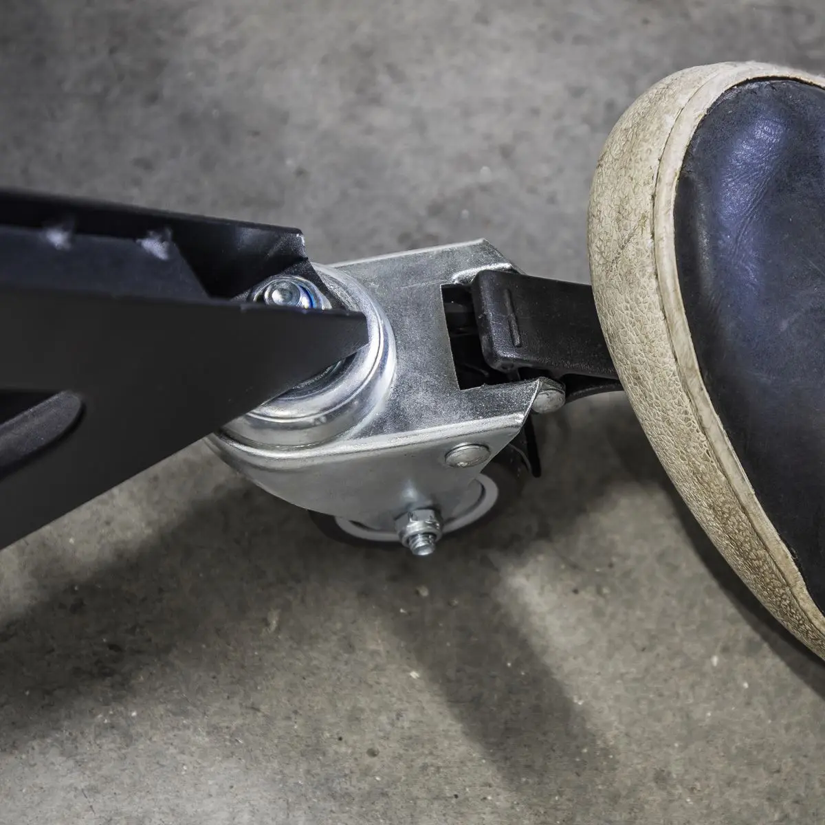 Sealey Universal Front Paddock Stand 360° Floating - Image 2
