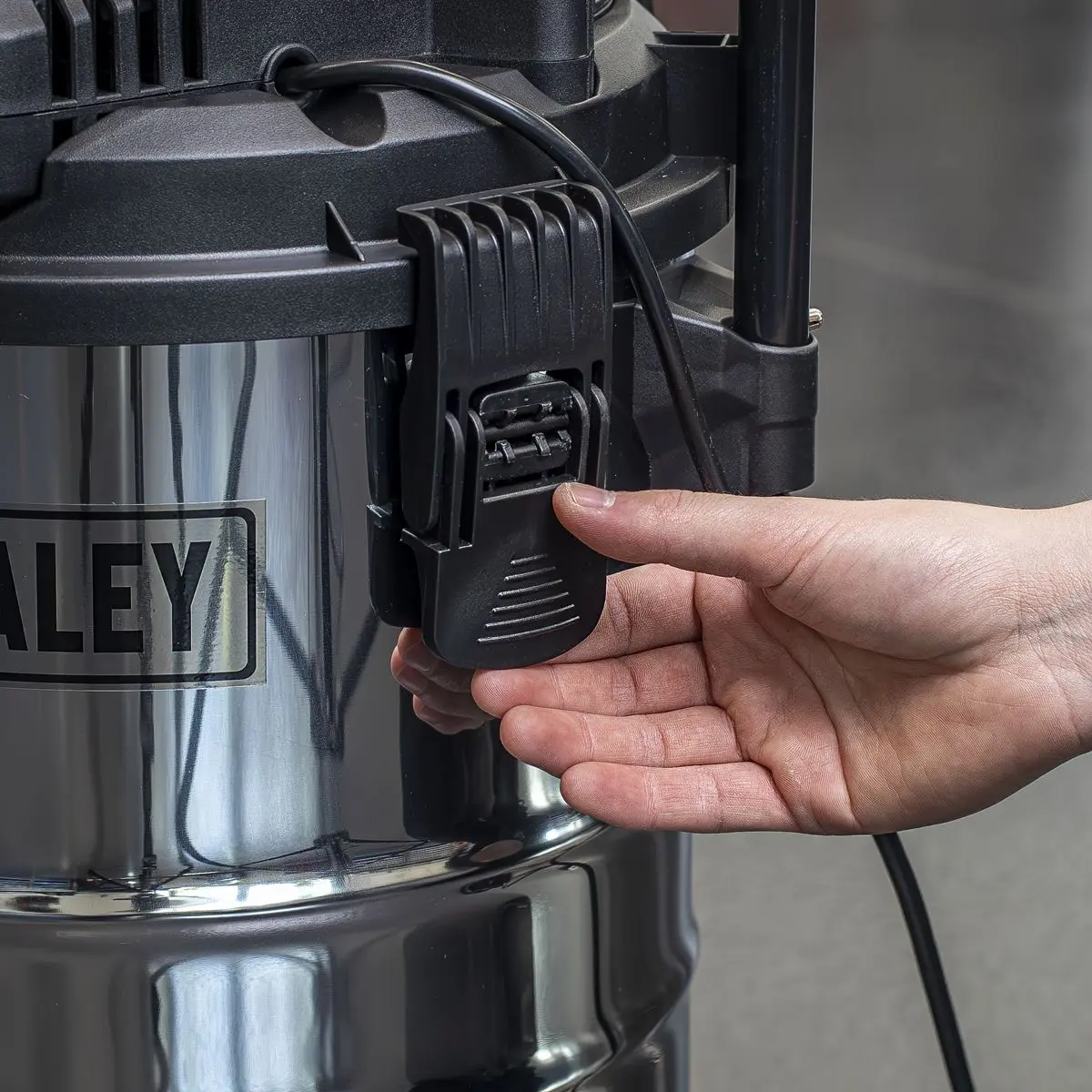 Sealey Vacuum Cleaner Industrial 30L 1400W/230V Stainless Drum - Image 11