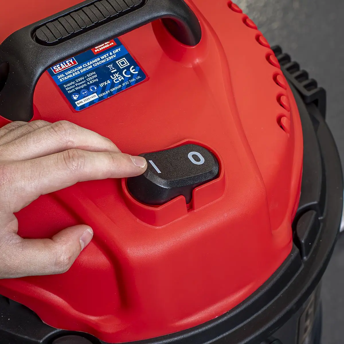 Sealey Vacuum Cleaner Industrial Wet & Dry 20L 1250W/230V Stainless Drum - Image 4