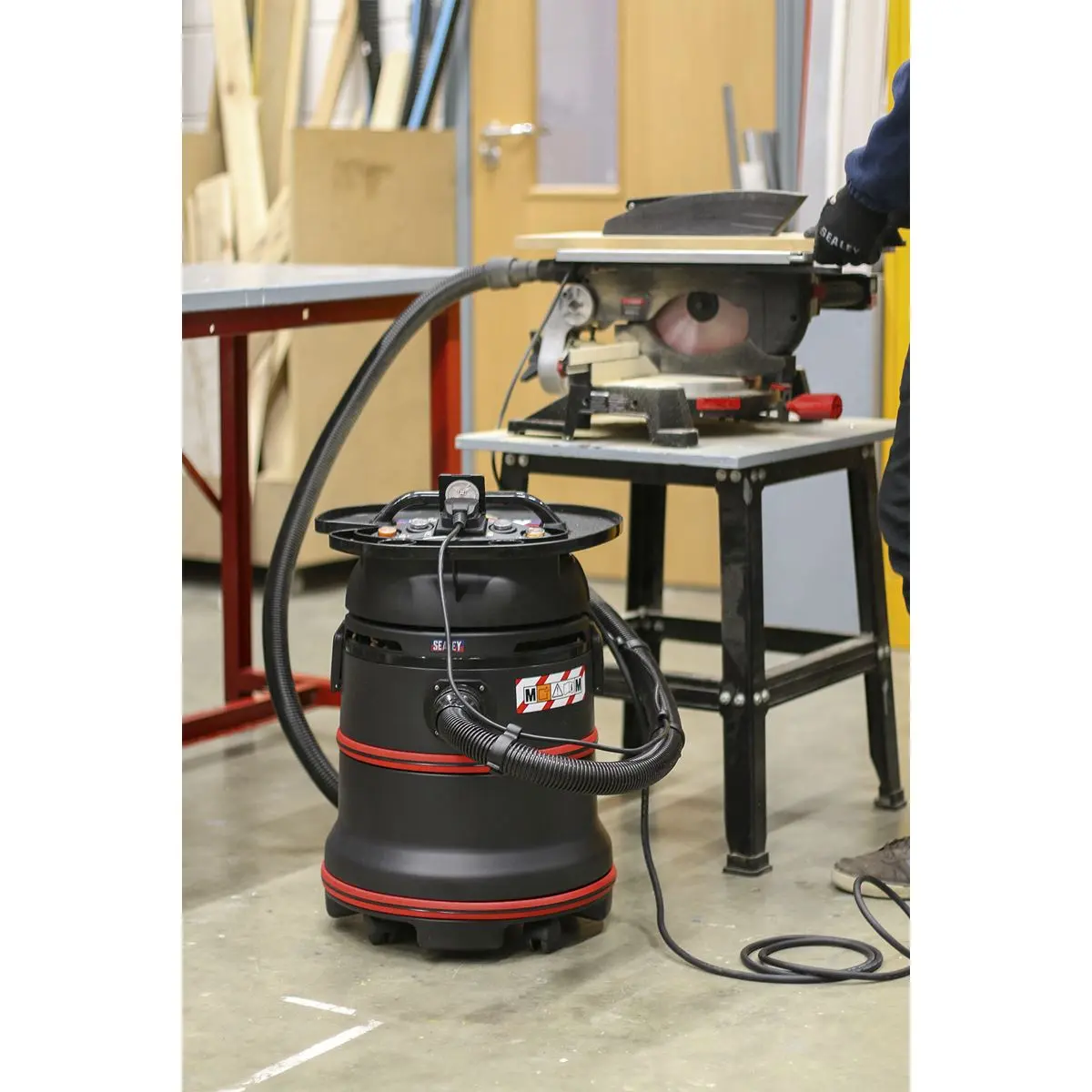 Sealey Vacuum Cleaner Industrial Wet/Dry 35L 1200W/230V Plastic Drum M Class Filtration Self-Clean Filter - Image 5