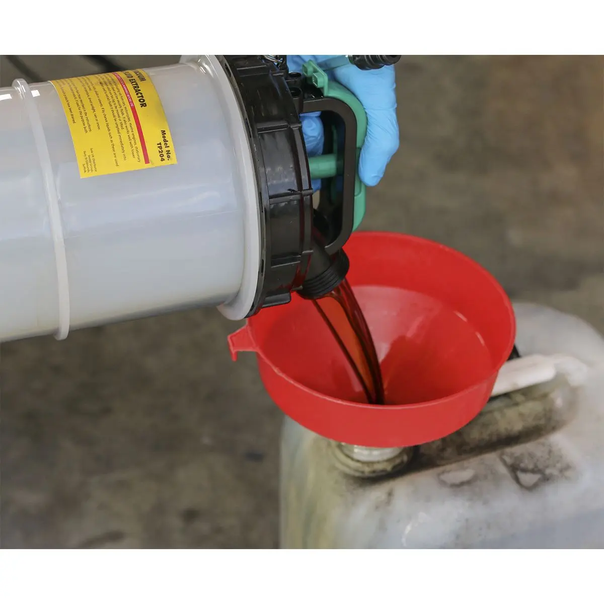 Sealey Vacuum Fuel/Fluid Extractor 8L - Image 4