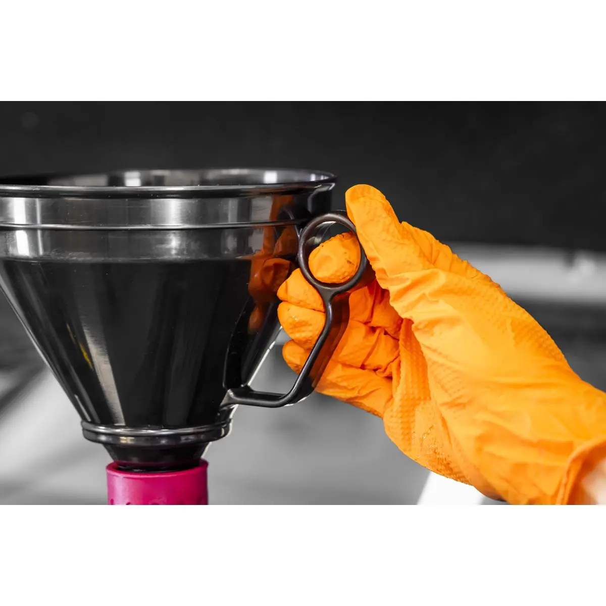 Sealey Valved Flexible Spout Funnel with Filter 160mm - Image 6