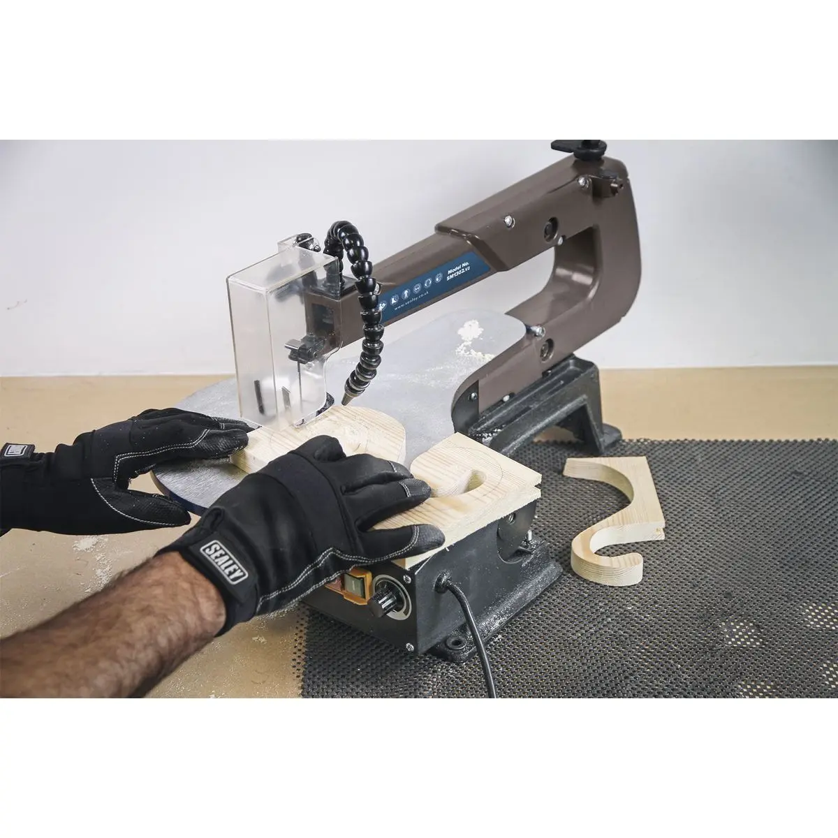 Sealey Variable Speed Scroll Saw 406mm Throat 230V - Image 3