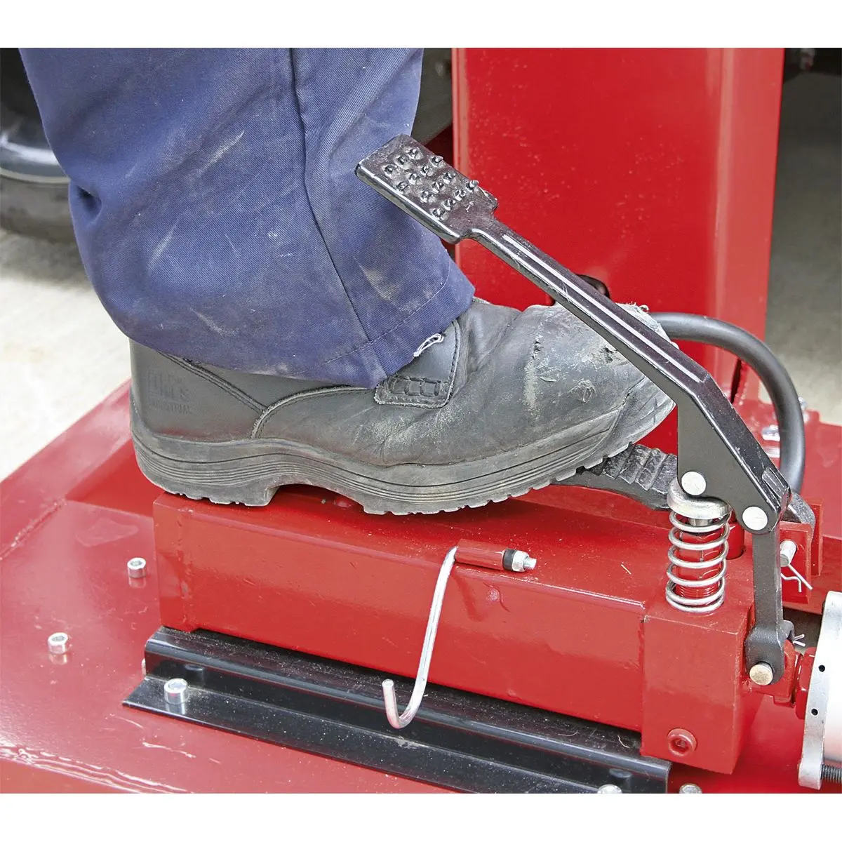 Sealey Air/Hydraulic Vehicle Lift with Foot Pedal 1.5 Tonne - Image 12