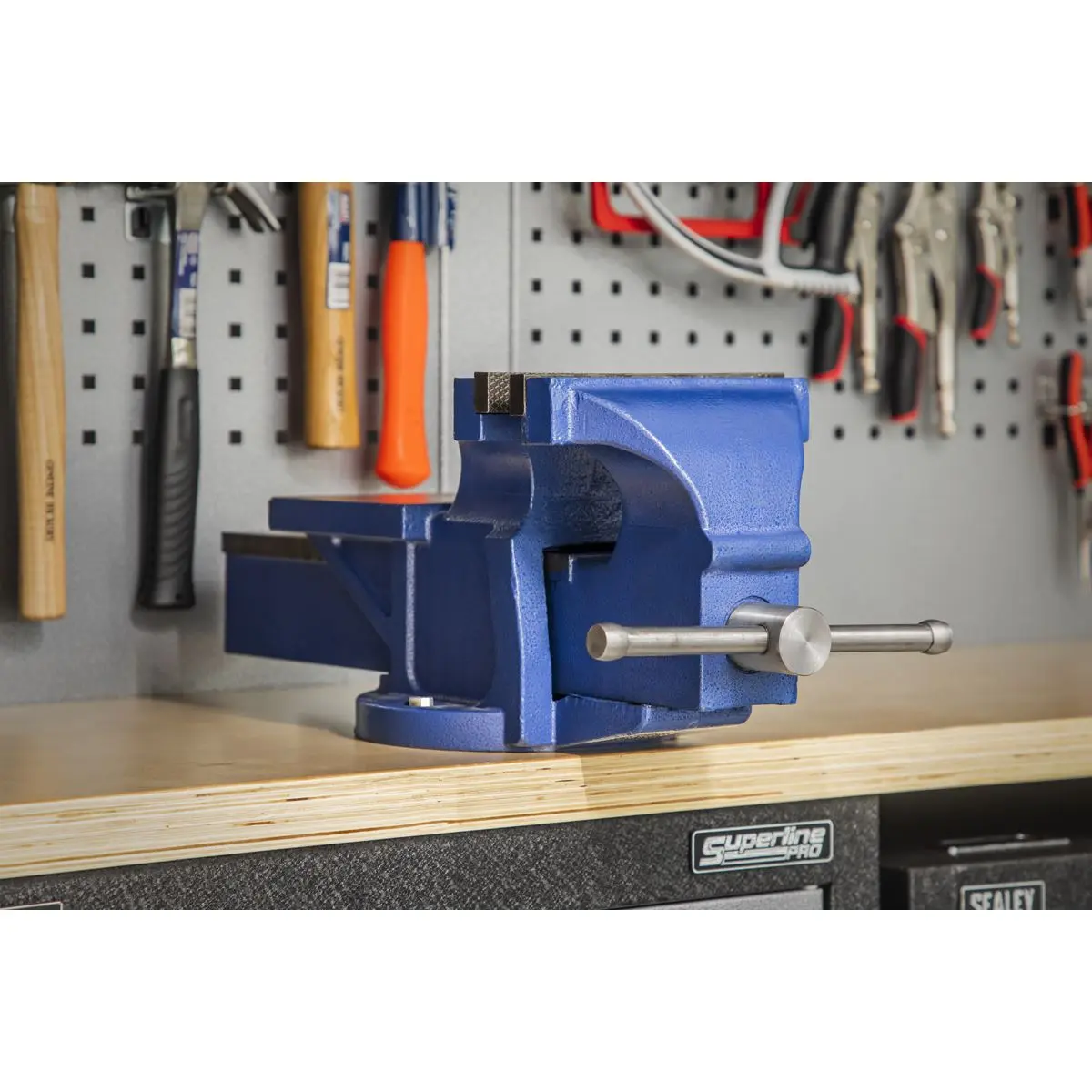 Sealey Vice 200mm Fixed Base Professional Heavy-Duty - Image 2