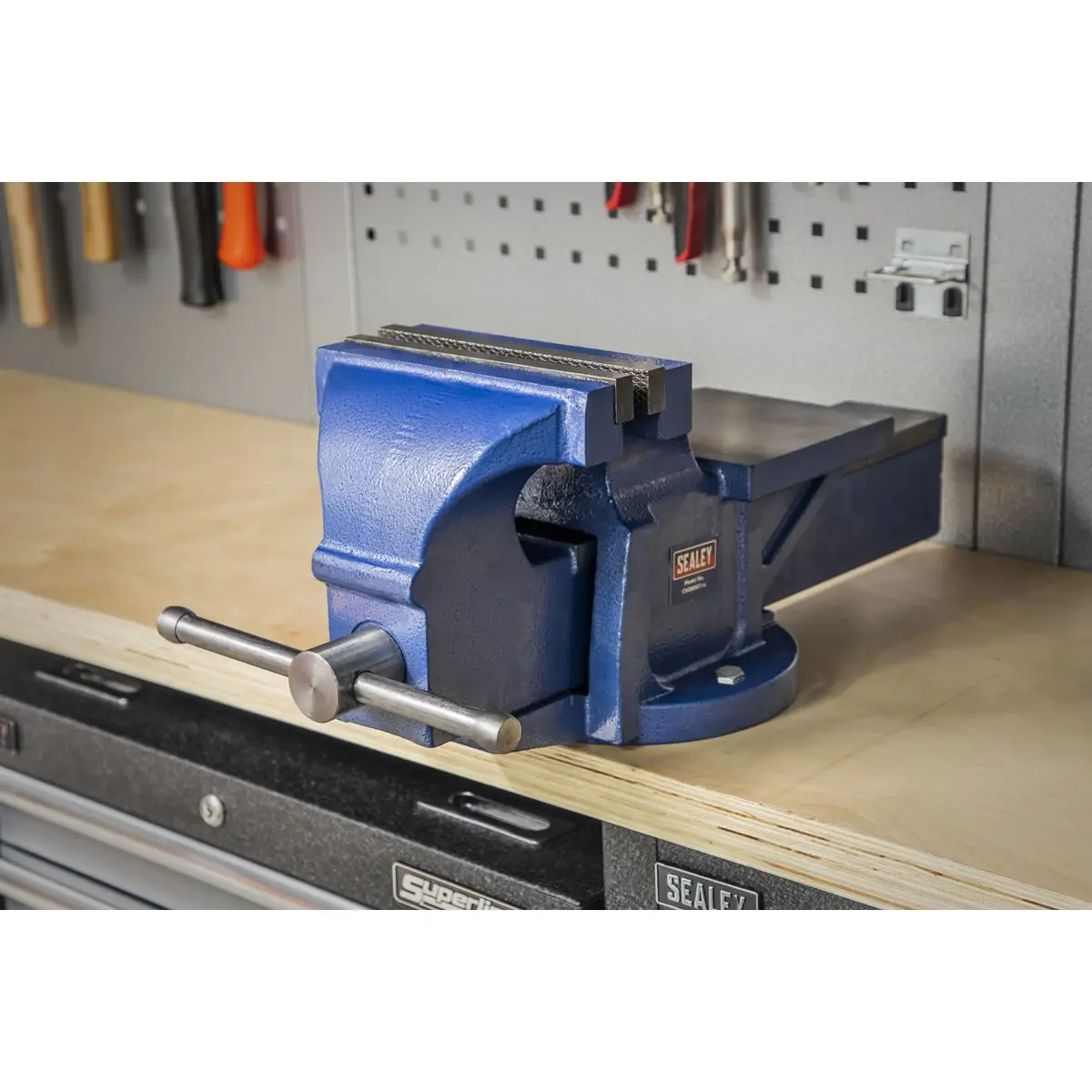 Sealey Vice 200mm Fixed Base Professional Heavy-Duty - Image 3
