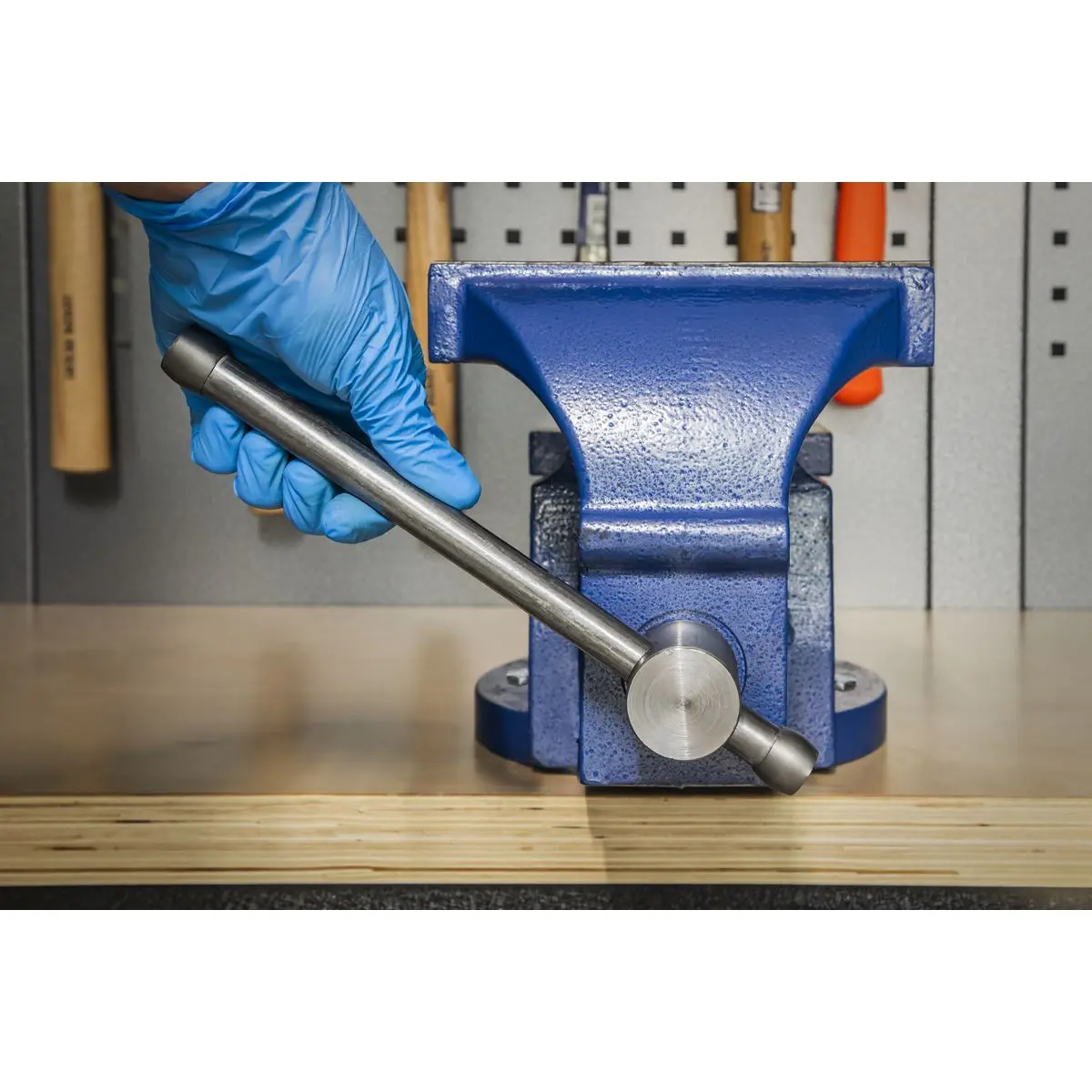 Sealey Vice 200mm Fixed Base Professional Heavy-Duty - Image 5
