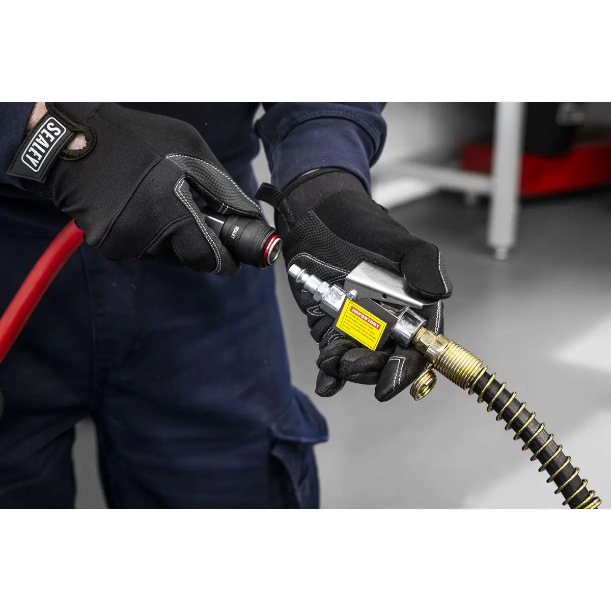 Sealey Viking Professional Long Reach Air/Manual Operation Trolley Jack with Rocket Lift 6 Tonne - Image 6