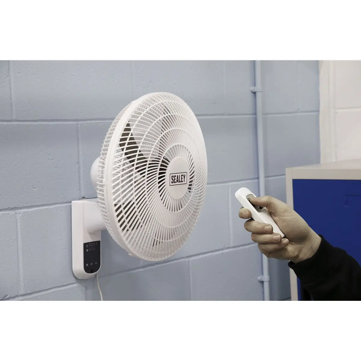 Sealey Wall Fan Remote Control 18" 3-Speed 230V Air Cooler - Image 3
