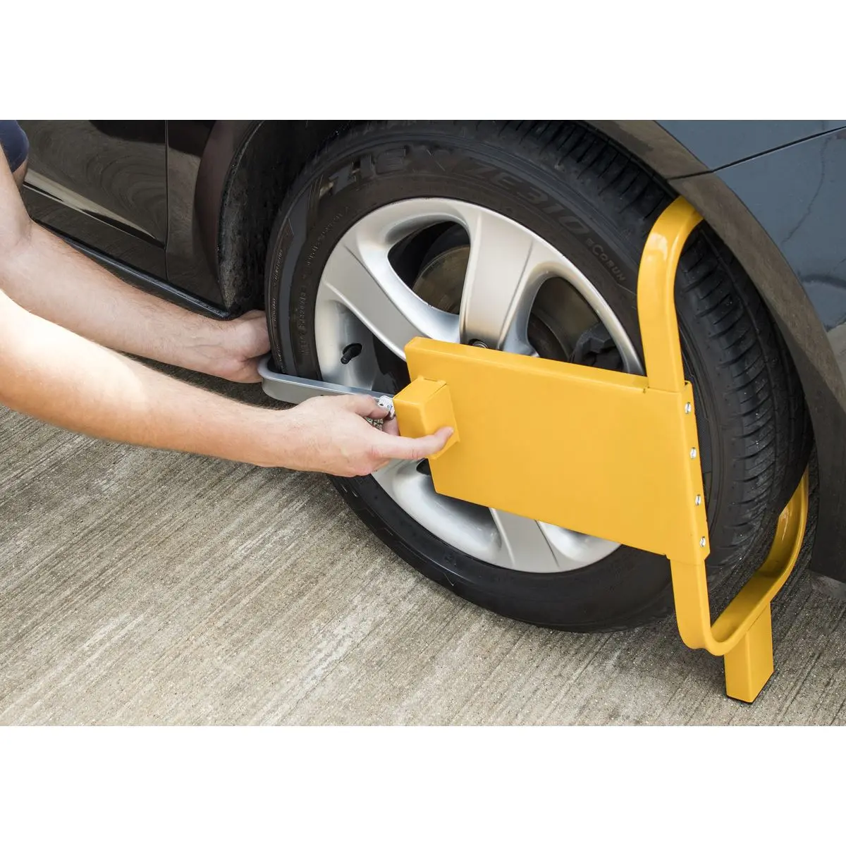 Sealey Wheel Clamp with Lock & Key - Image 4