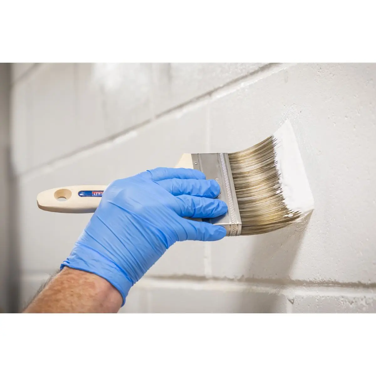 Sealey Wooden Handle Paint Brush 100mm - Image 2