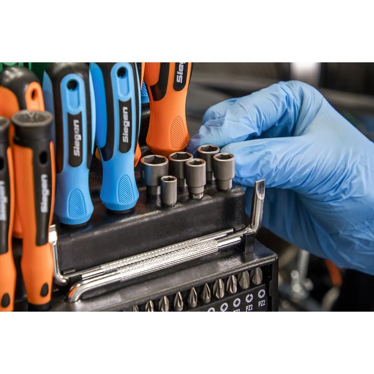 Siegen by Sealey Screwdriver, Bit & Nut Driver Set 100pc - Image 3