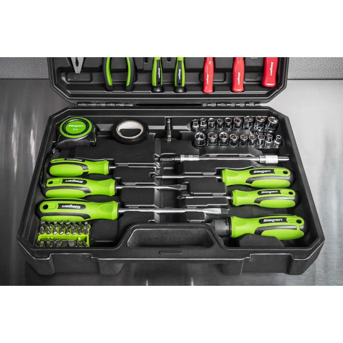 Siegen by Sealey Tool Kit 73 Piece Insulated Screwdrivers Sockets Tape Ratchet Driver - Image 6