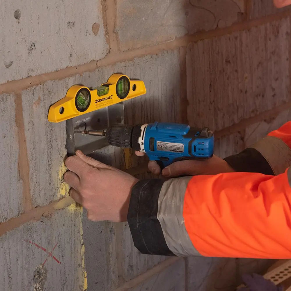 Silverline 250mm Scaffolders Spirit Level with Magnetic Base - Image 9