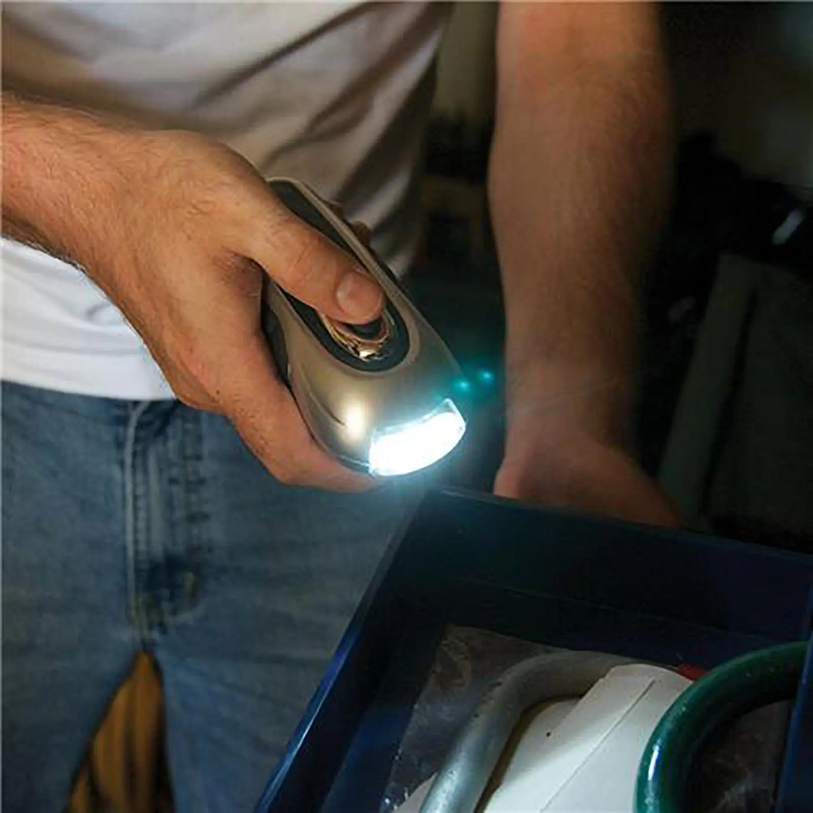 Silverline LED Wind-Up Torch 3 LED - Image 3