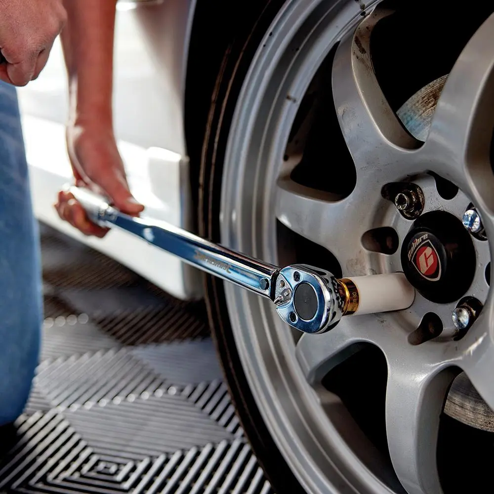 Silverline Torque Wrench 3/8" Drive Reversible Ratchet 1/4" Adaptor Extension Bar - Image 4