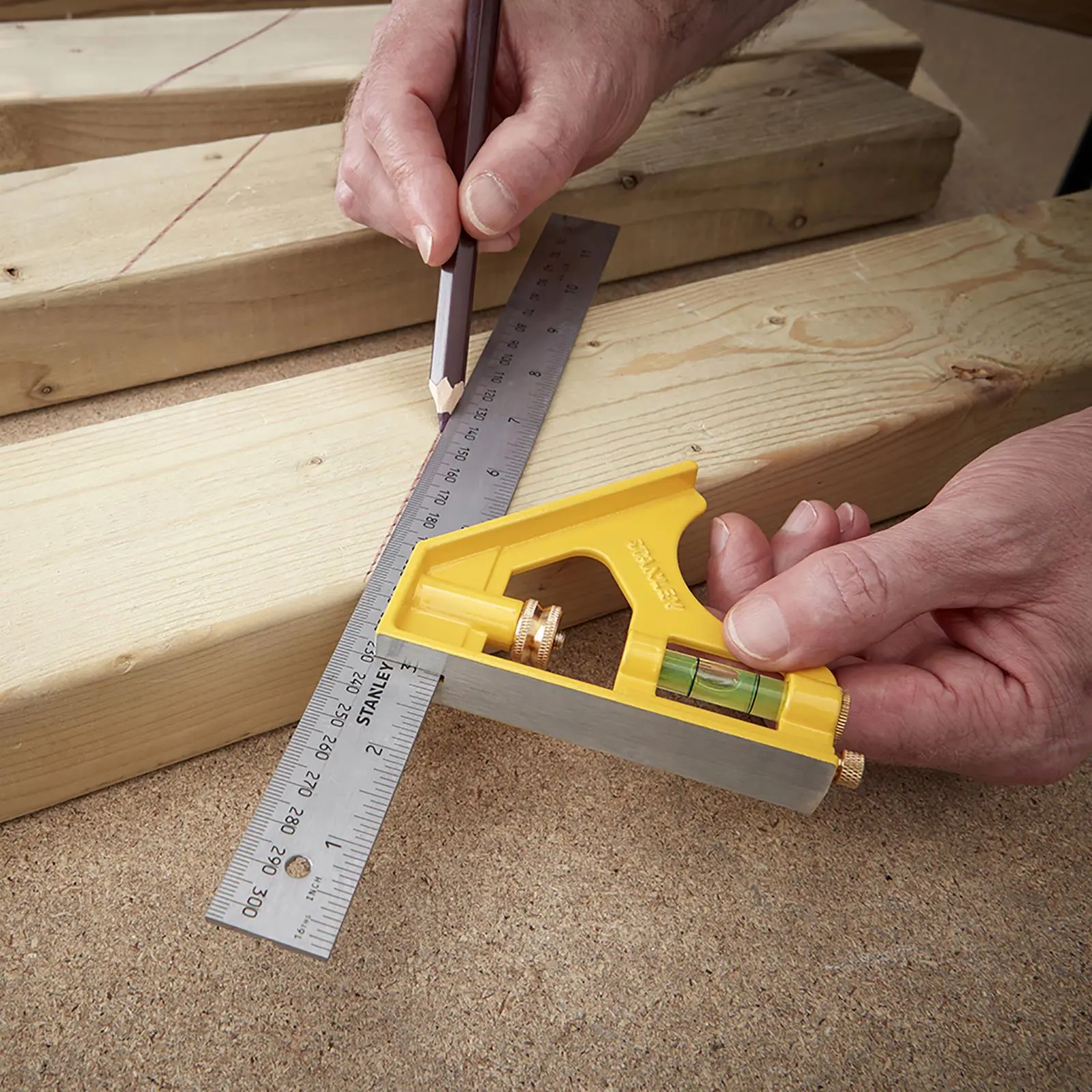 Stanley 300mm Die Cast Combination Square - Image 3