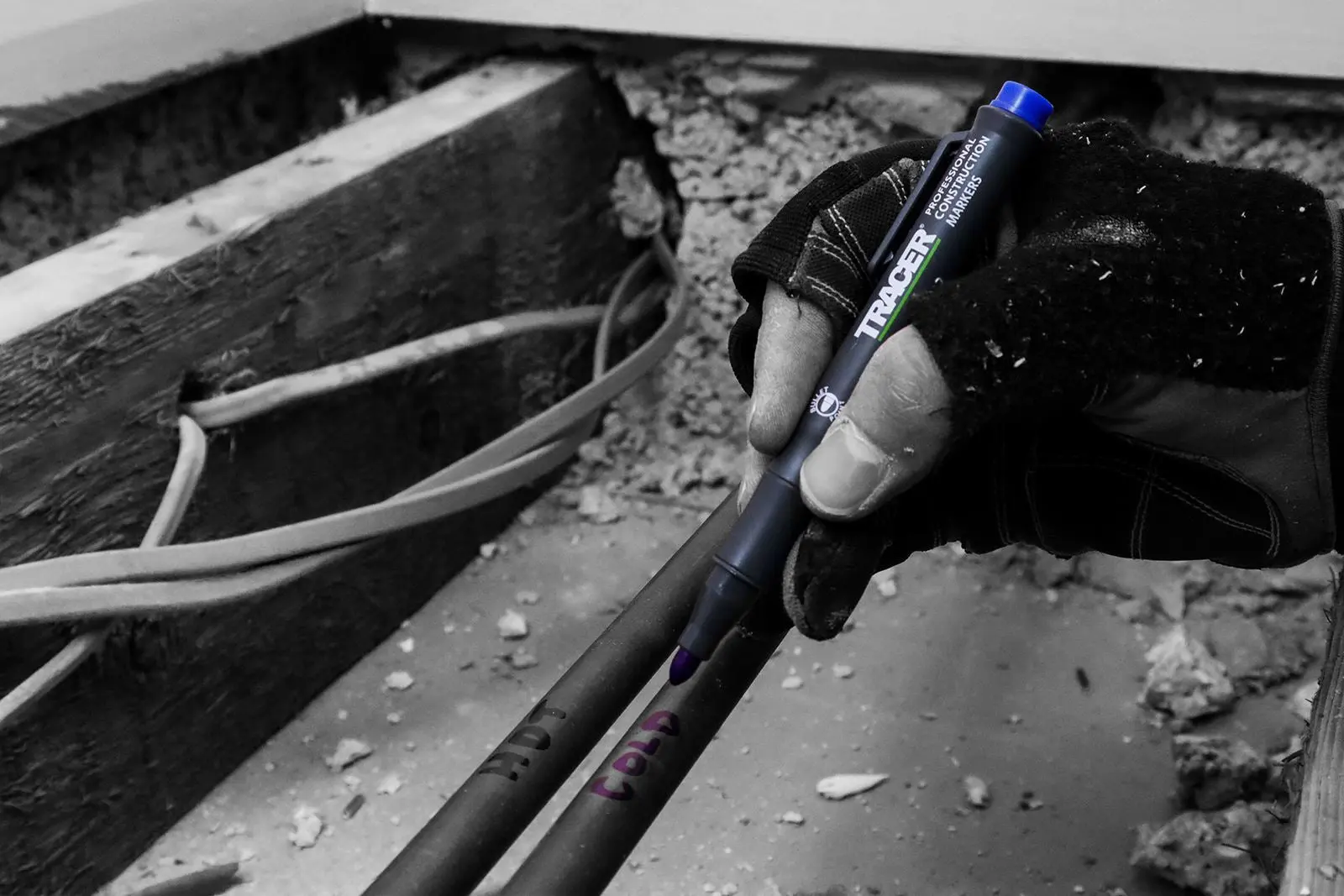 TRACER Clog Free Permanent Marker Kit 3 Piece Pack (Black Blue Red) comes with Site Holsters - Image 3