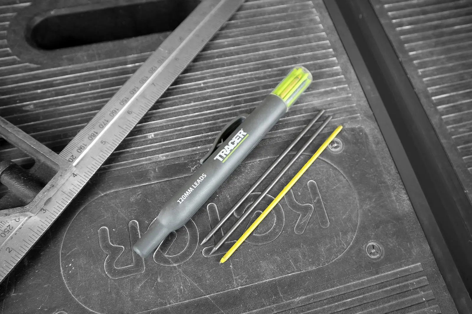TRACER Lead Holster 6 Replacement 120mm Leads in TRACER Holster (4x 2B & 2x Yellow) - Image 8