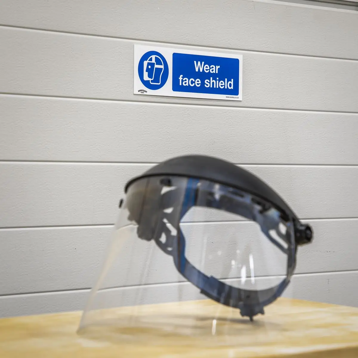 Worksafe by Sealey Mandatory Safety Sign - Wear Face Shield - Self-Adhesive Vinyl - Image 5