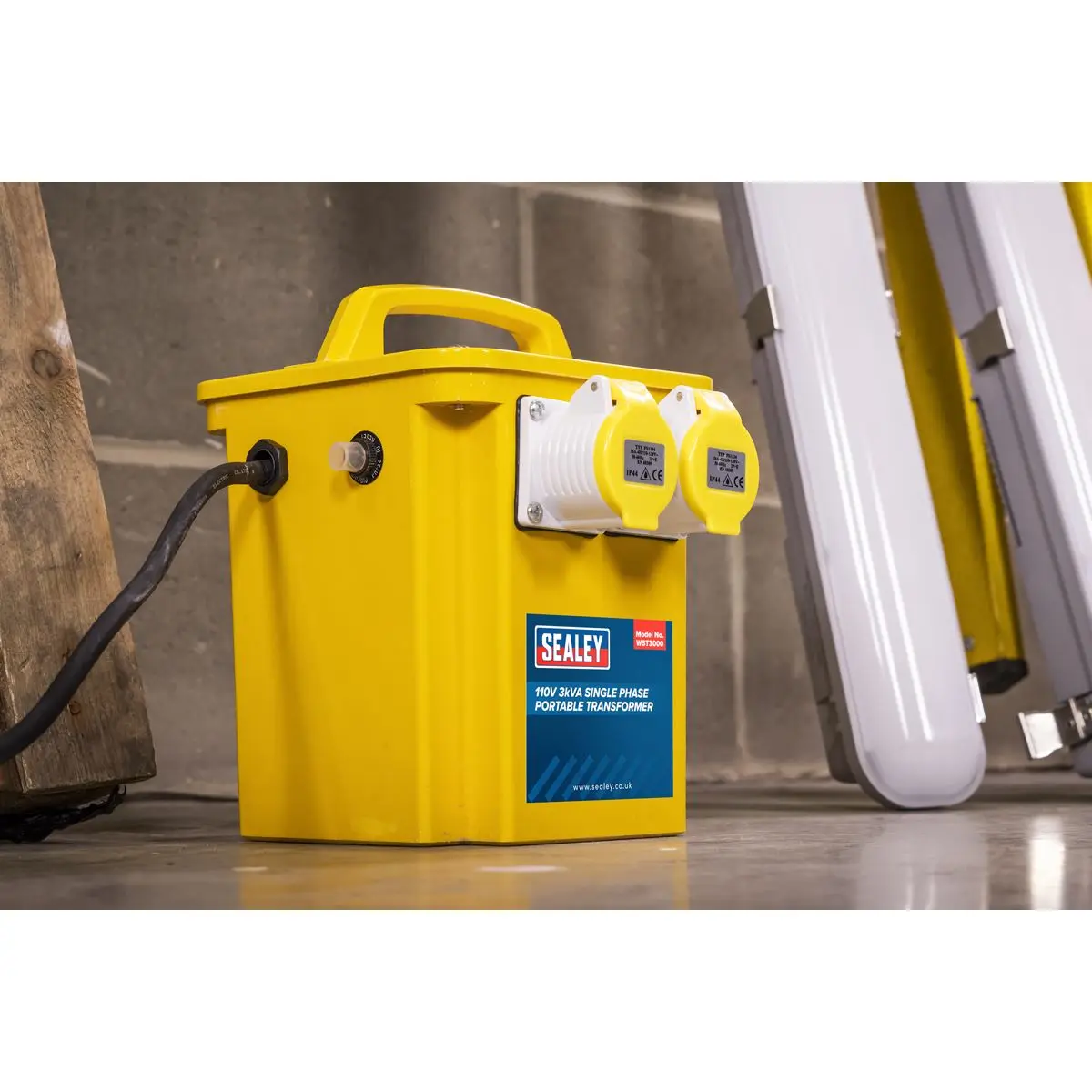 Sealey Portable Transformer 3000VA - Image 5