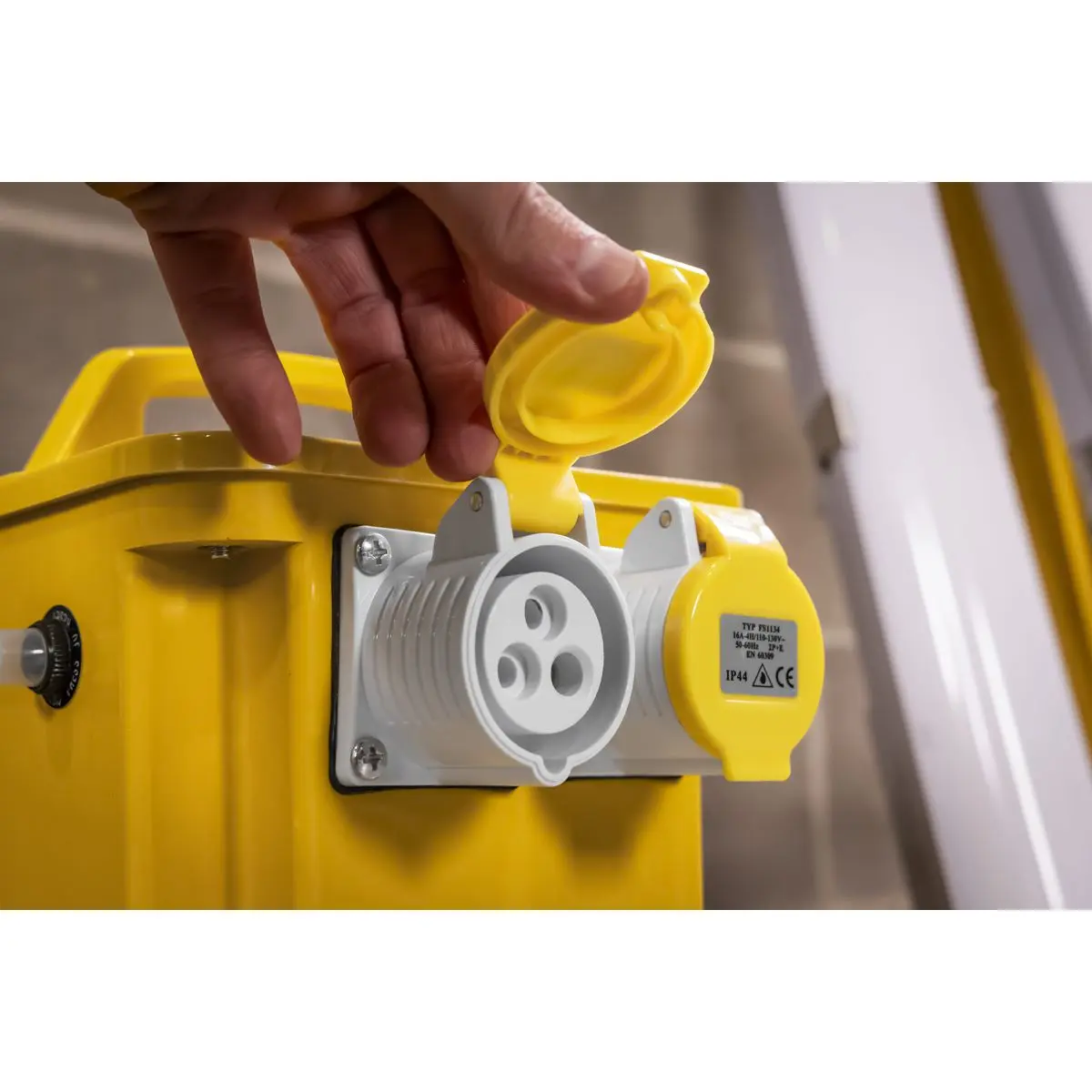 Sealey Portable Transformer 3000VA - Image 6