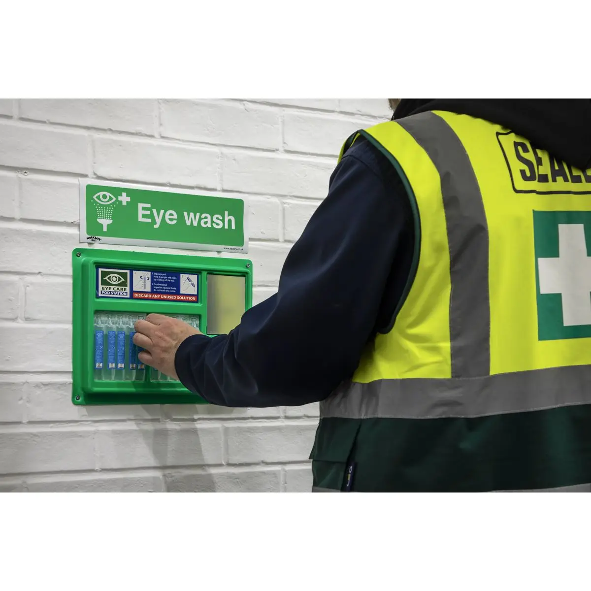 Worksafe by Sealey Safe Conditions Safety Sign - Eye Wash - Self-Adhesive Vinyl - Image 4