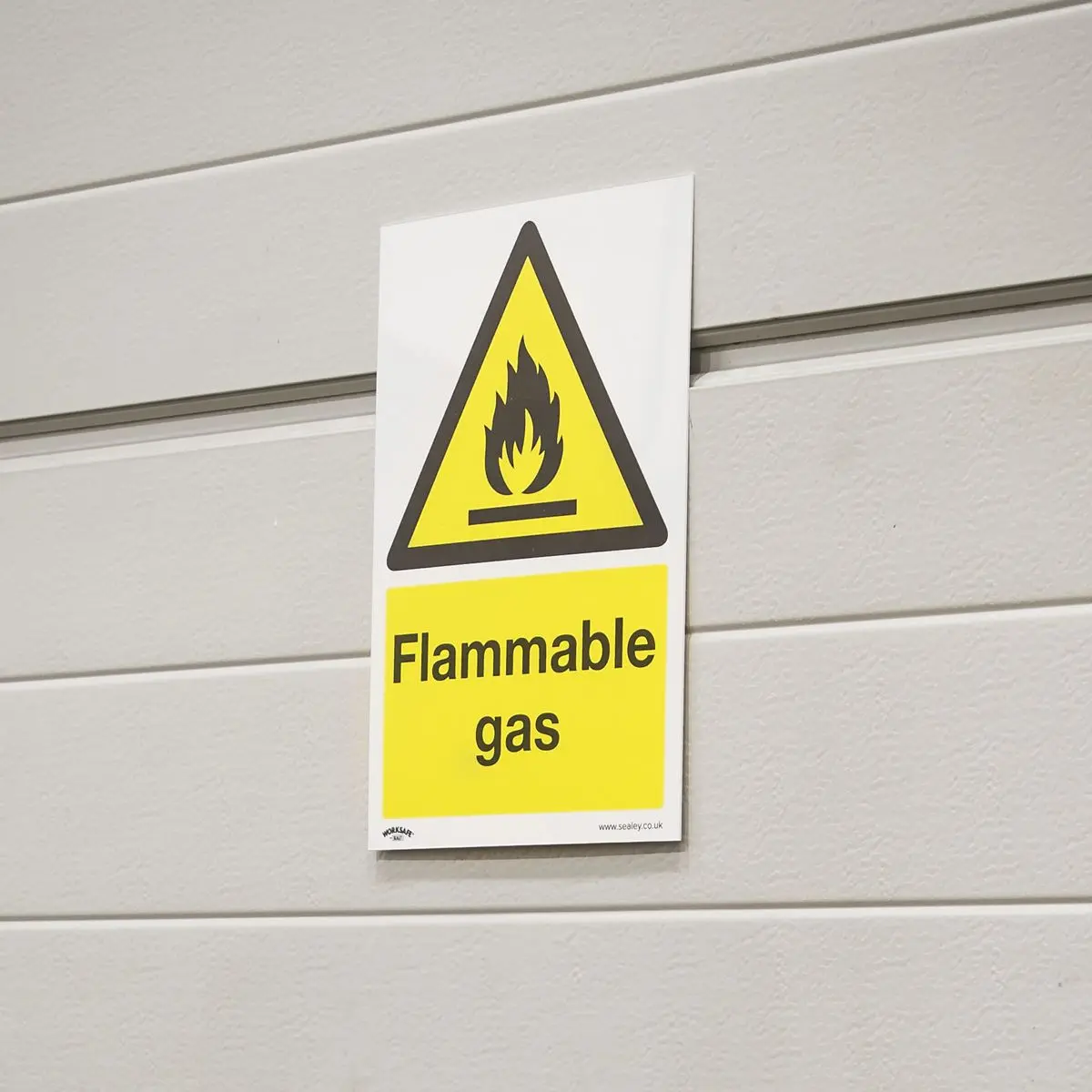 Worksafe by Sealey Warning Safety Sign - Flammable Gas - Self-Adhesive Vinyl - Image 2